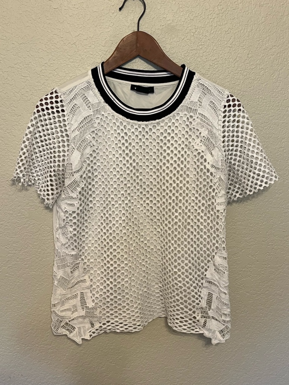 Trouve White Open-Knit Mesh Crochet Overlay Top Black Trim Collar Size XS
